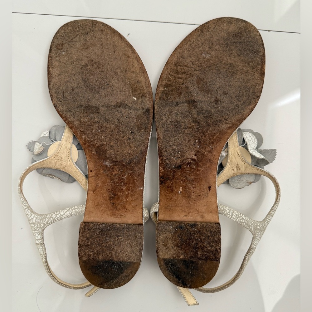 Chanel Camellia Thong Sandals White Sz 37.5 - Picture 2 of 2